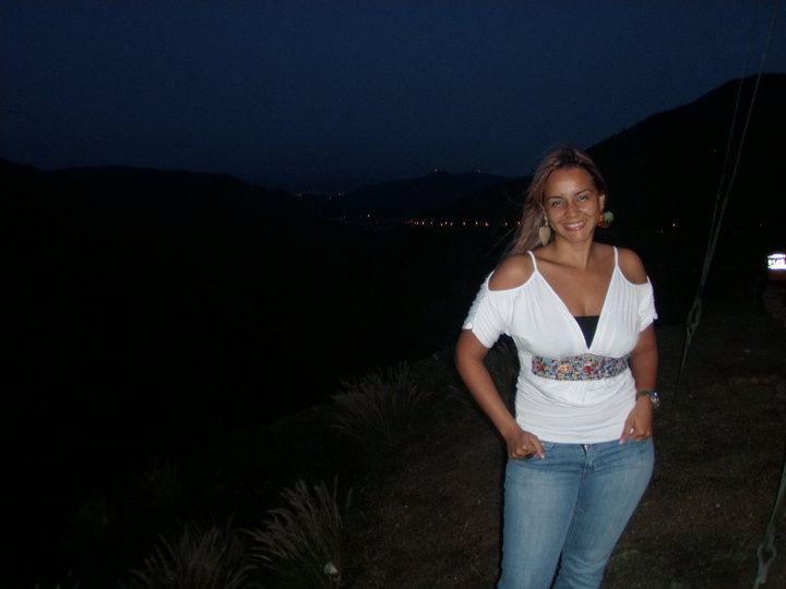 Date this happy Colombia girl Lna from Cali CO6983