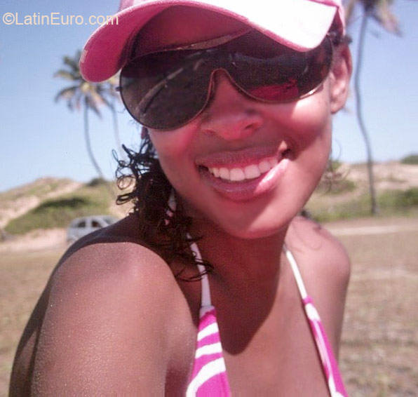Date this funny Brazil girl Lilia Maria from Salvador BR5279