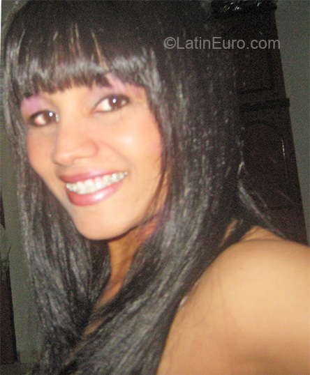 Date this pretty Brazil girl Alessandra from Limeira BR5305