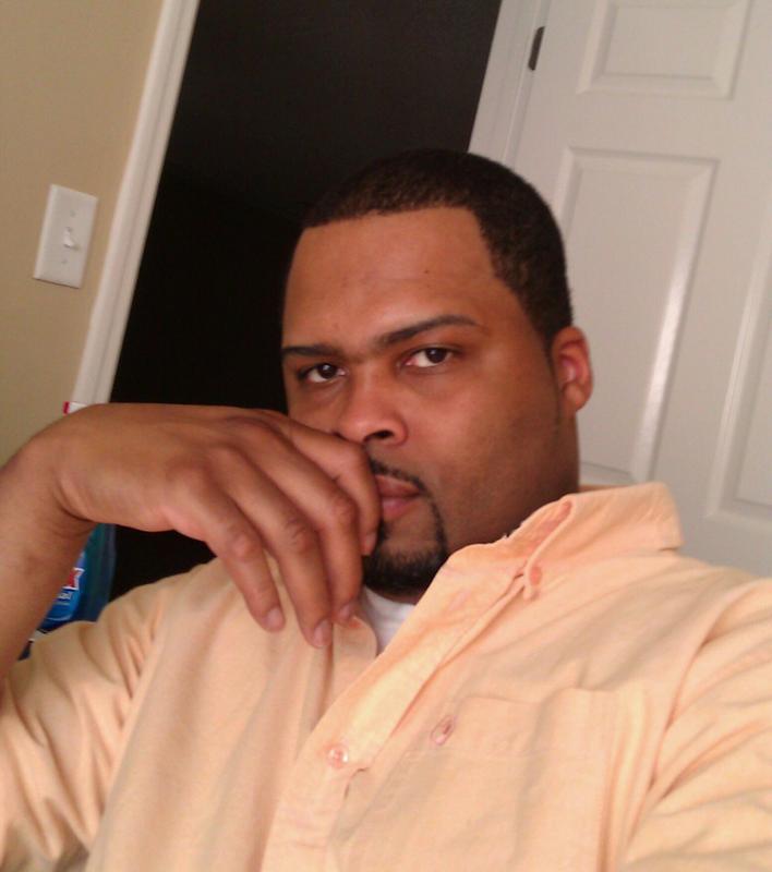 Date this voluptuous United States man Damon from Tuscumbia US9813