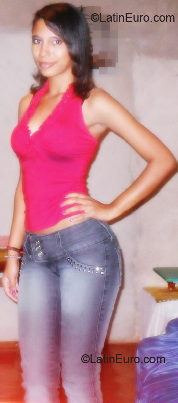 Date this happy Brazil girl Maah from Campinas BR5359