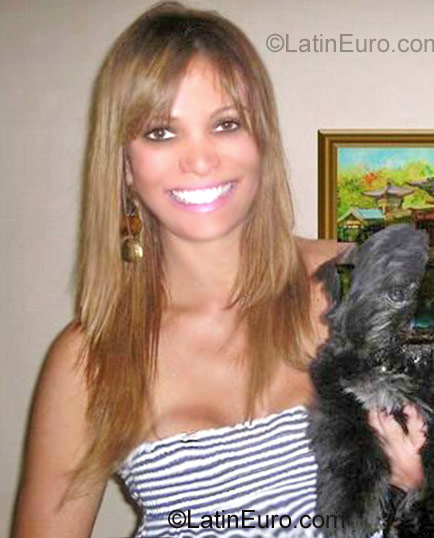 Date this good-looking Spain girl Carla from living in Spain, Oviedo ES253