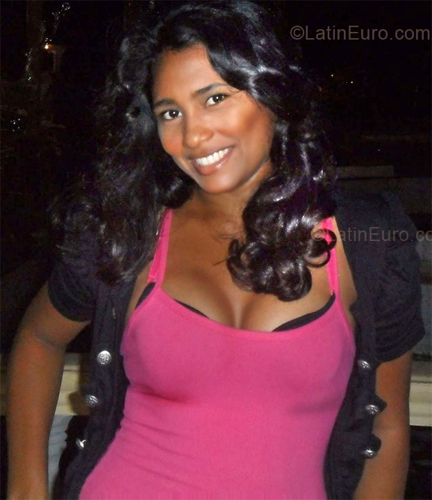 Date this attractive Colombia girl Nadia from Santa Martha CO7195