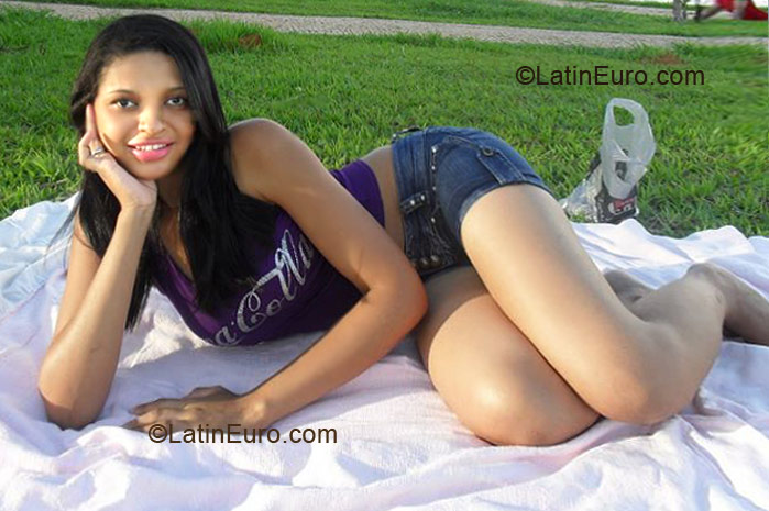 Date this athletic Brazil girl Eliane from Brasilia BR5543