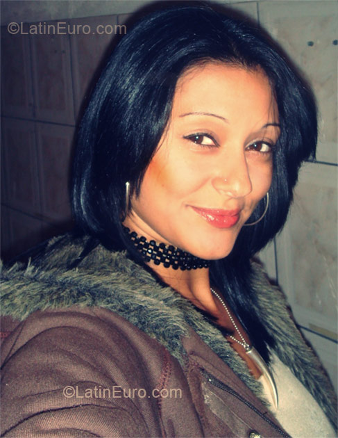 Date this nice looking Brazil girl Beatriz from Rio De Janeiro BR5563