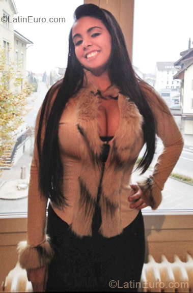 Date this foxy Brazil girl Naihana from Goiania BR6018