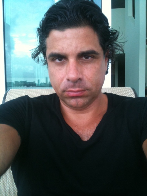 Date this nice looking United States man Fer from Miami US10290