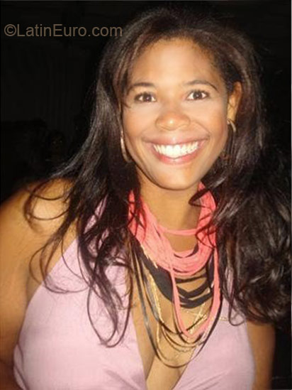 Date this pretty Brazil girl Tainah from Brasilia BR5602