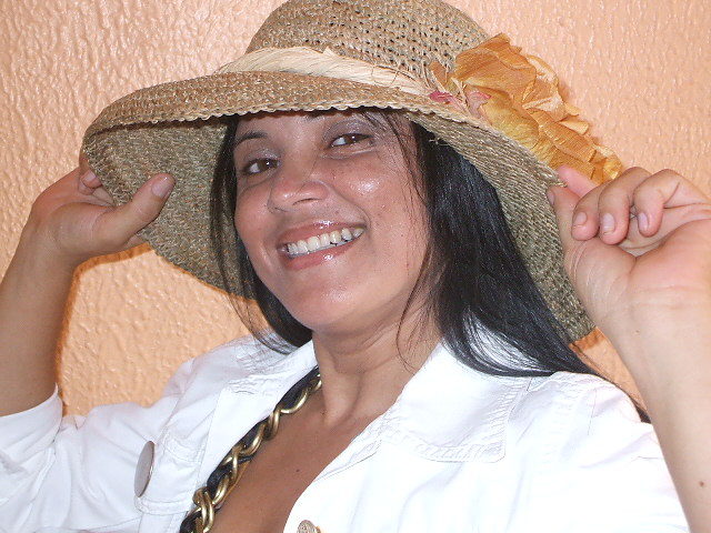 Date this happy Brazil girl Laura from Fortaleza BR5625