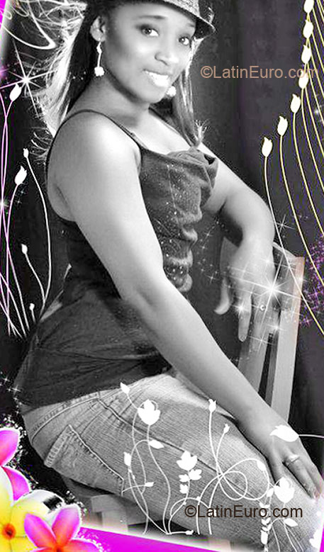 Date this athletic Colombia girl Nadia from Medellin CO7284