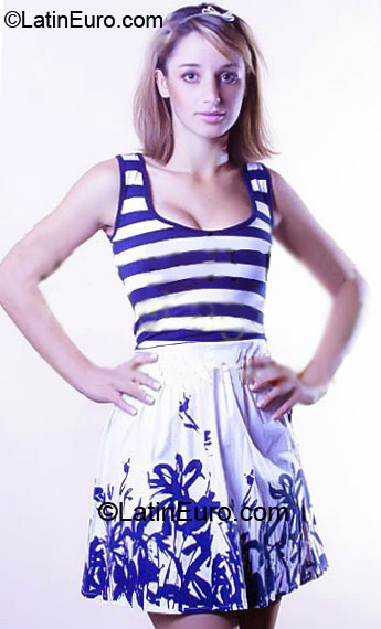 Date this happy Brazil girl Laura from Amparo BR5653