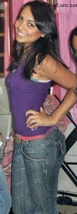 Date this voluptuous Brazil girl Mariana from Salvador BR5696