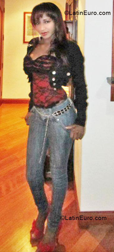 Date this fun Colombia girl Anyely from Bogota CO7339