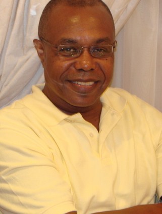 Date this nice looking United States man Isaac from Converse US10512