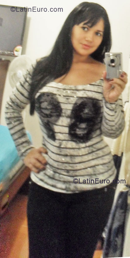 Date this hard body Colombia girl Clara from Cali CO7346