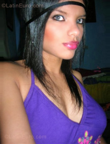 Date this young Colombia girl Cecilia from Medellin CO7362