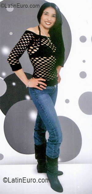 Date this gorgeous Colombia girl Angelique from Bogota CO16896