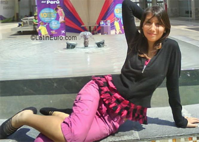 Date this nice looking Peru girl Olinda from Trujillo PE517