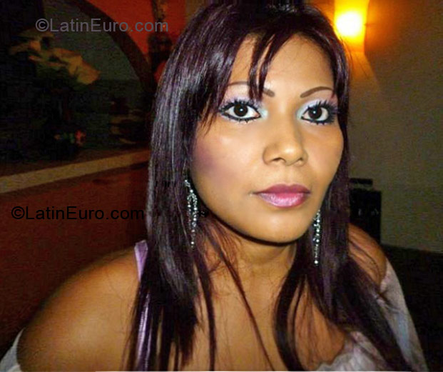 Date this delightful Colombia girl Lorena from Cali CO7565