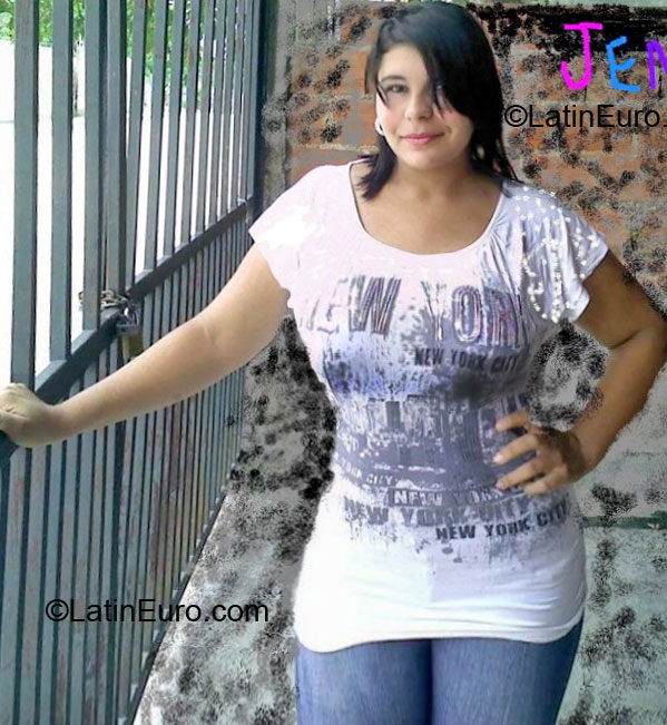 Date this nice looking Colombia girl Jennifer from Pereira CO7650