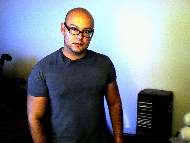 Date this athletic United States man Erik from Los Angeles US11181