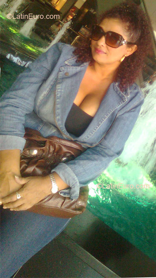 Date this gorgeous Colombia girl Amparo from Barranquilla CO7740