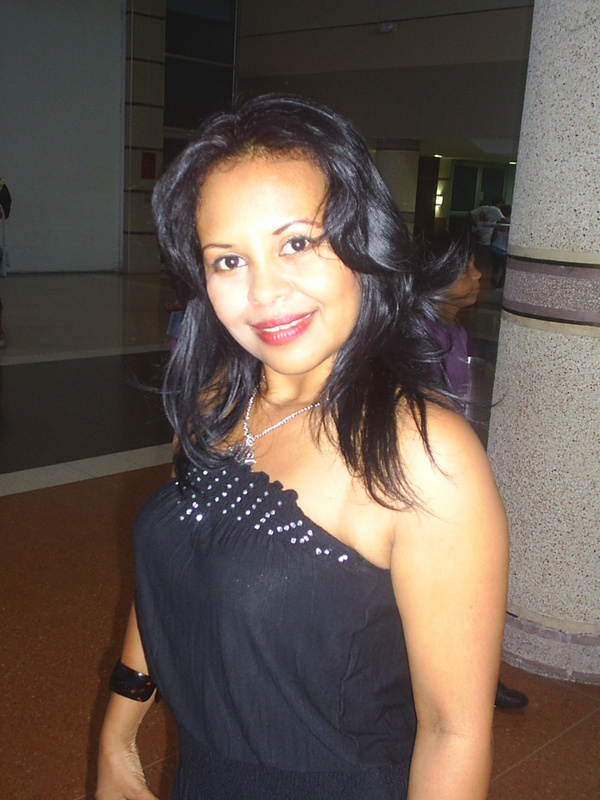 Date this happy Colombia girl Tania from bogota CO7796