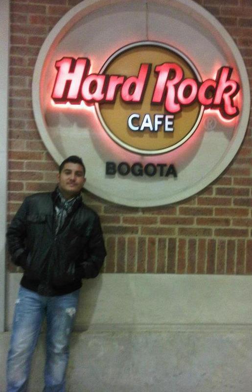 Date this funny Colombia man Rafael david from Paris CO7897