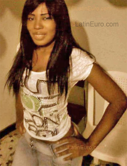 Date this hot Colombia girl Esna from Cali CO7949