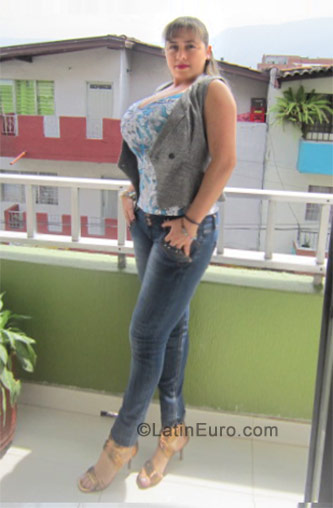 Date this attractive Colombia girl Yolanda from Medellin CO7960