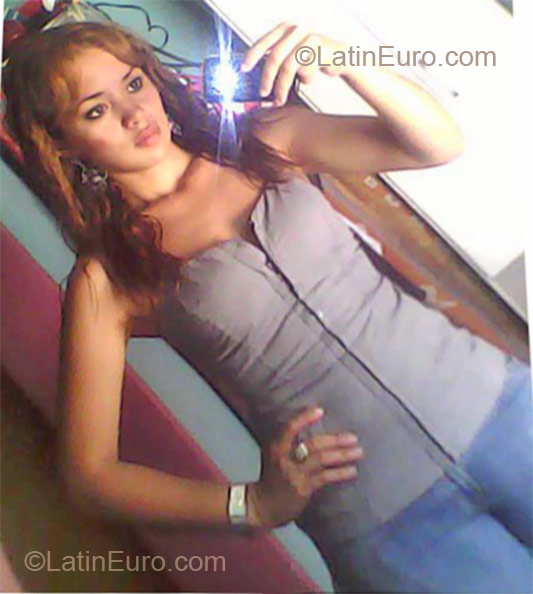 Date this nice looking Honduras girl Nancy from Tegucigalpa HN405