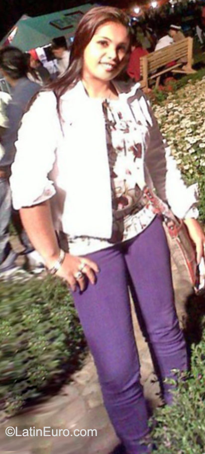 Date this voluptuous Panama girl Lisseth from Panama City PA720