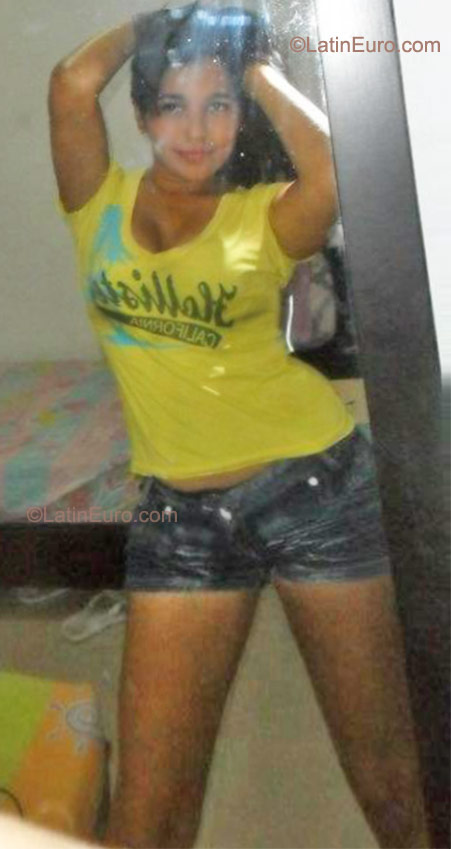 Date this passionate Colombia girl Yesenia from Barranquilla CO8032