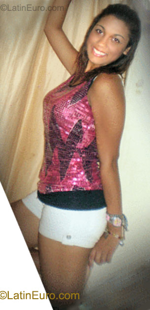 Date this sensual Colombia girl Rossy from Barranquilla CO8143