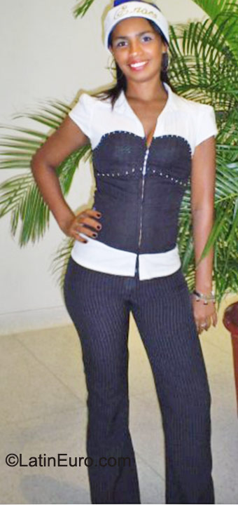 Date this georgeous Colombia girl Grace from Barranquilla CO8150