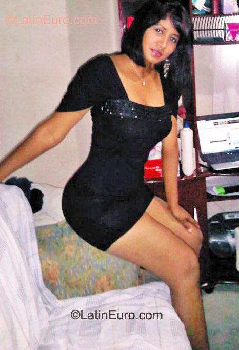 Date this stunning Honduras girl Jossy from La Lima,cortes HN440
