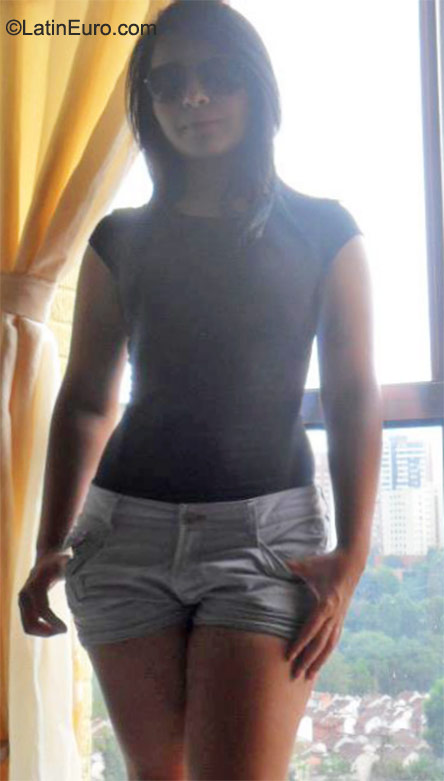 Date this attractive Colombia girl Estefania from Medellin CO8251