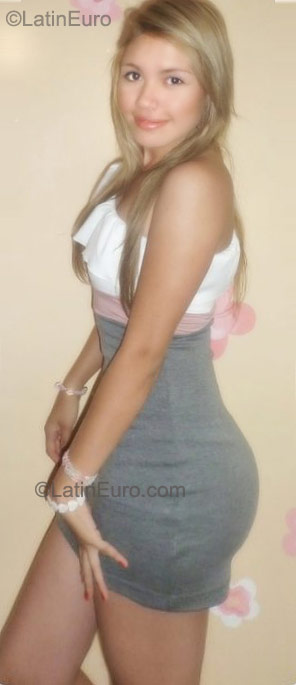 Date this attractive Colombia girl Eika from Bucaramanga CO8259