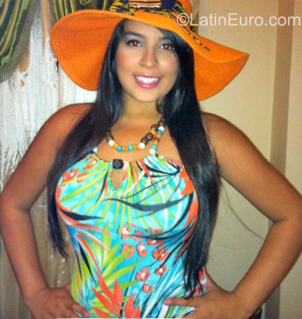 Date this lovely Colombia girl Saragu_23 from Medellin CO8268