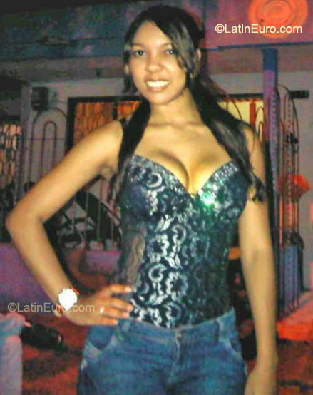 Date this attractive Colombia girl Sabrina from Barranquilla CO8293