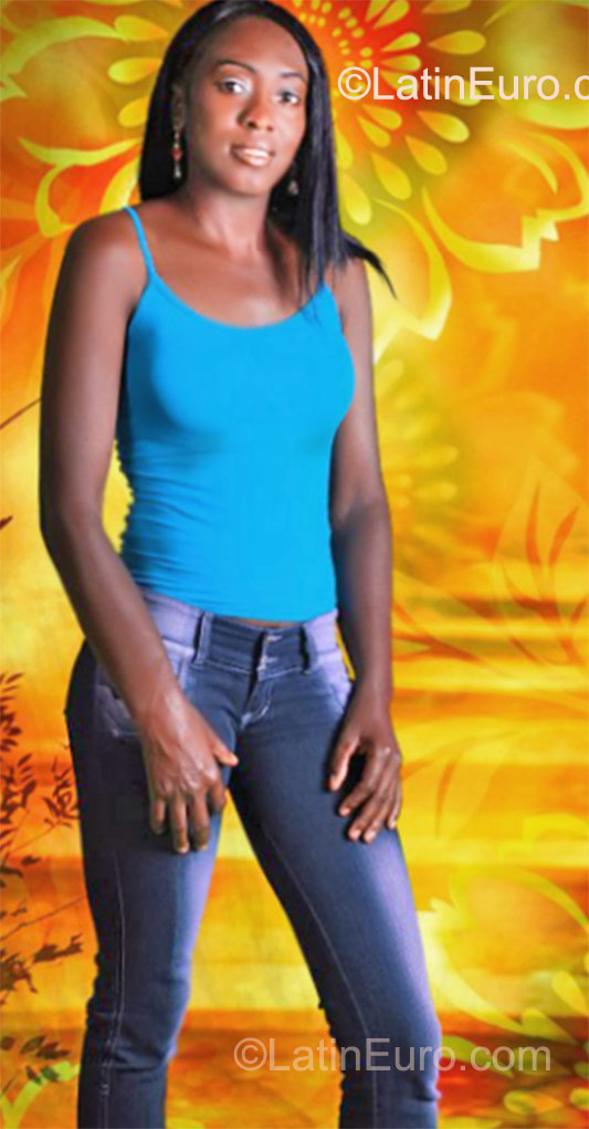 Date this foxy Colombia girl Lorena from Cali CO8339