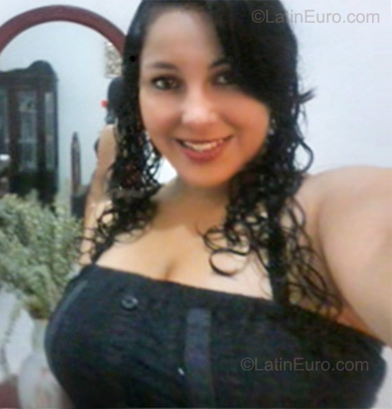 Date this sultry Colombia girl Nathalie from Bogota CO8353