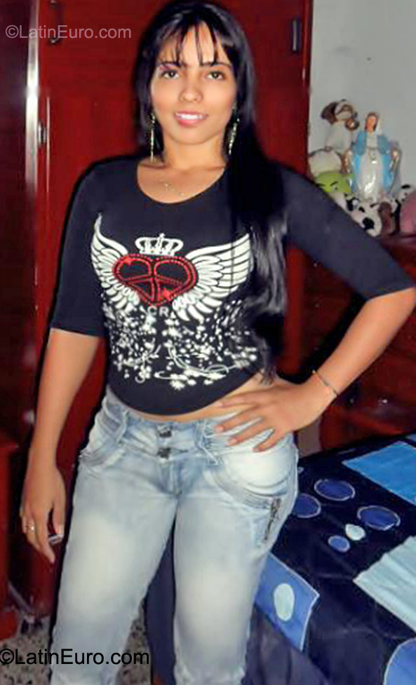 Date this hot Colombia girl Katerine from Cali CO8389
