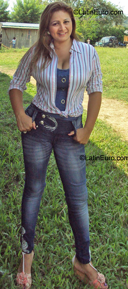 Date this stunning Colombia girl Luz from Medellin CO8398