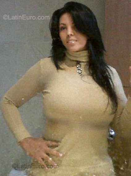 Date this voluptuous Colombia girl Geraldine from Cali CO8400