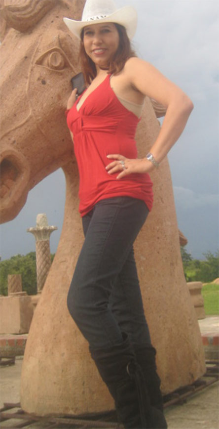 Date this athletic Panama girl Iliana from Panama PA181