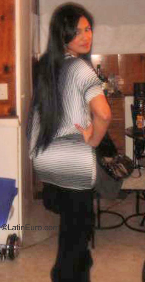Date this cute Colombia girl Carolina from Bogota CO8452