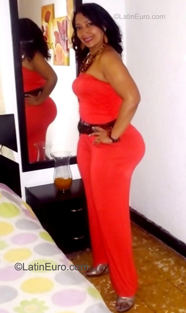 Date this hot Colombia girl Maria fernanda from Cali CO8500