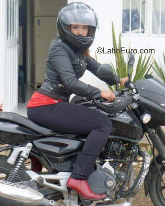 Date this lovely Colombia girl Vanessa from Bogota CO8606