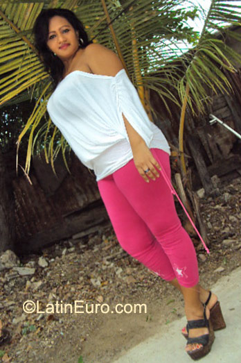 Date this nice looking Colombia girl Mirna from Sincelejo CO8619